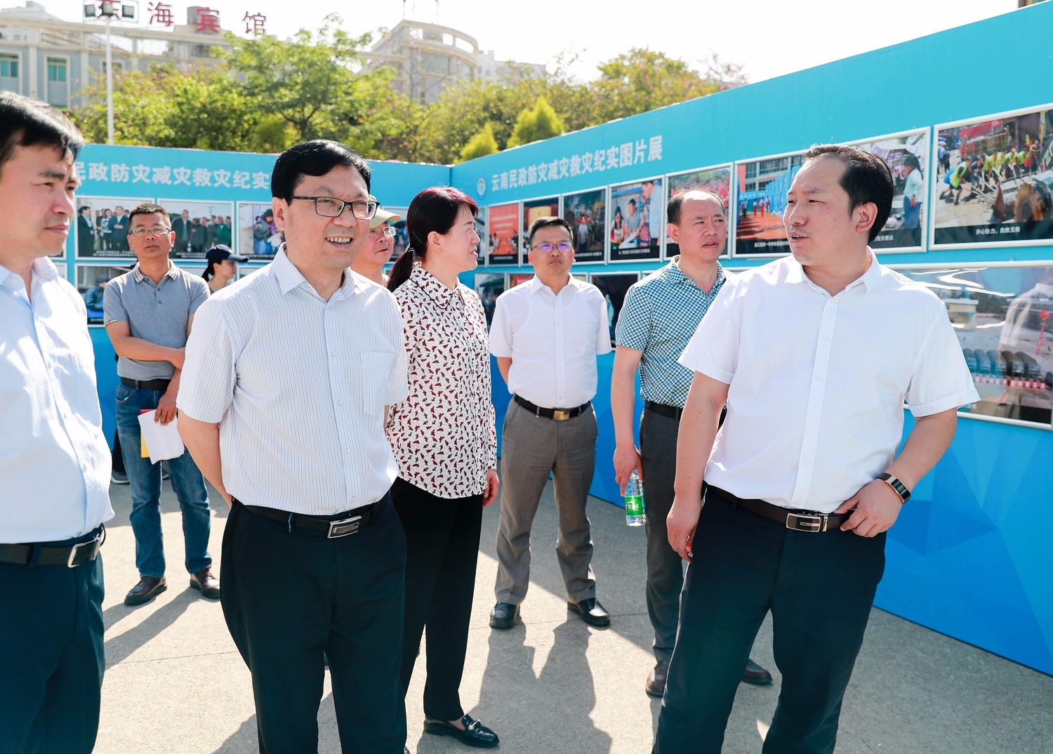 6.觀看減災救災紀實圖片展_1.jpg